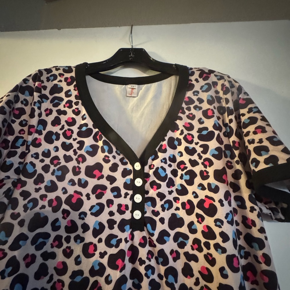 EUC Shirley and Stone Leopard Print V-Neck nightgown - Picture 3 of 5